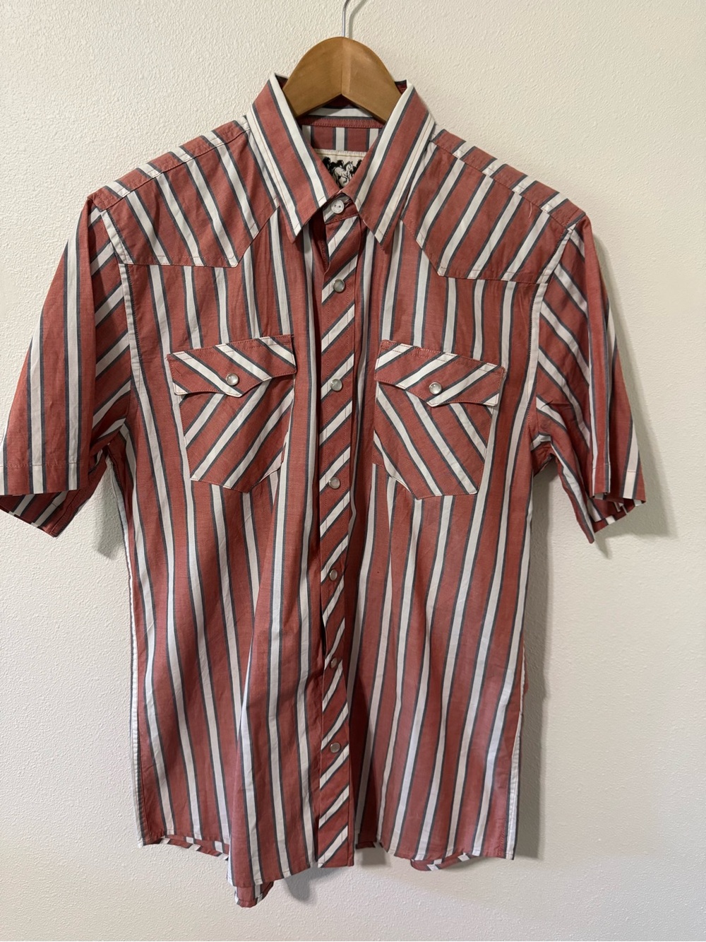 Schaefer Outfitters Short Sleeve Vintage Cotton Pearl Snap Shirt Red Stripe-M